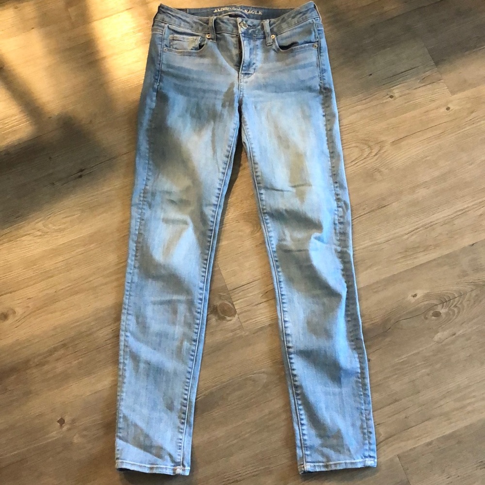 Light wash skinny jeans